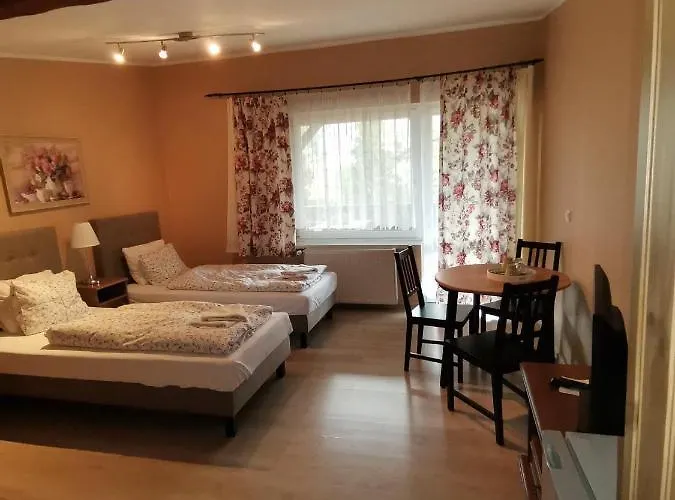 W Starym Ogrodnictwie בית הארחה